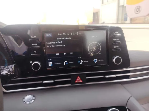 Car image 19