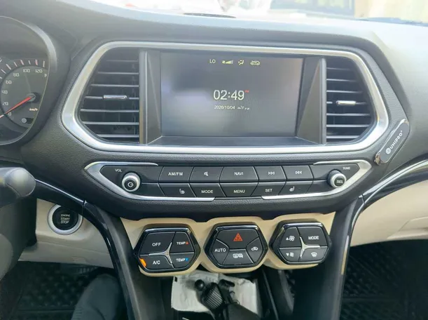 Car image 18