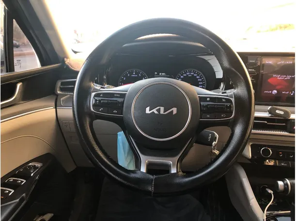 Car image 17