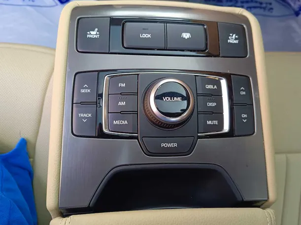 Car image 37