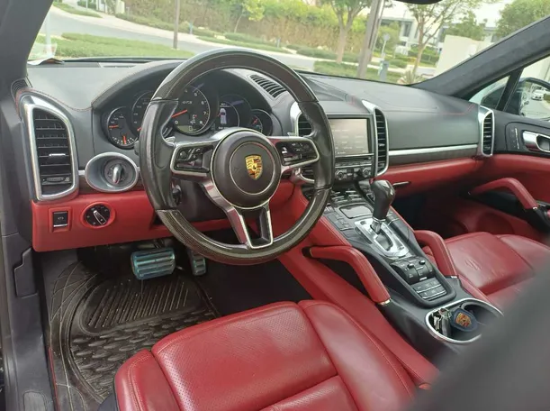 Car image 11