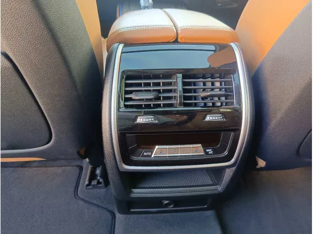 Car image 32