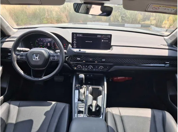 Car image 16