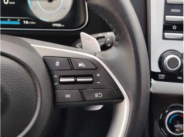 Car image 26