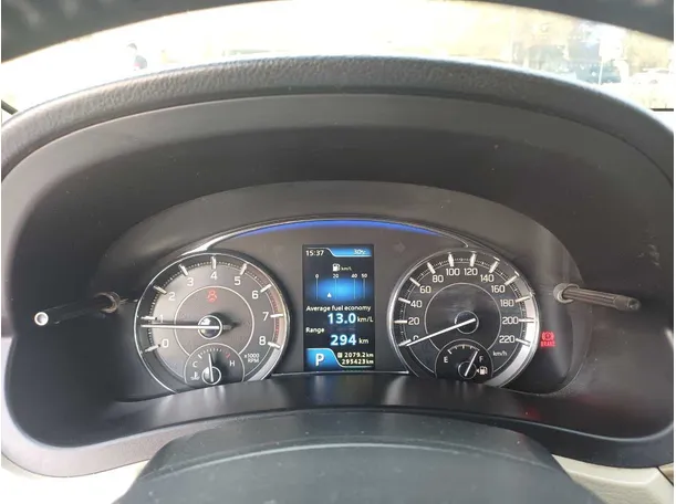 Car image 18