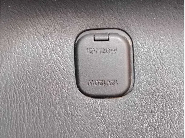 Car image 30