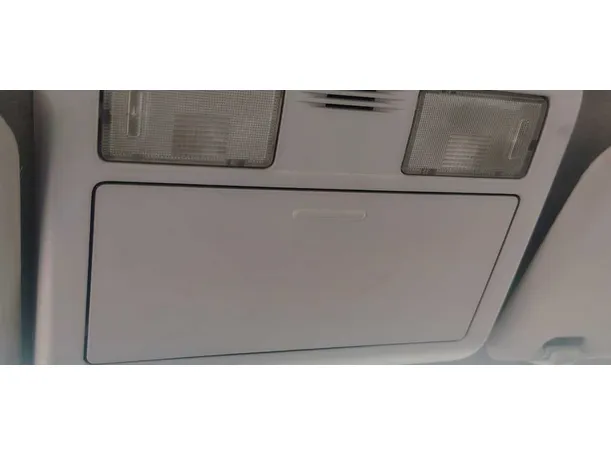 Car image 26