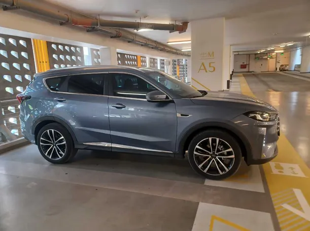Car image 4