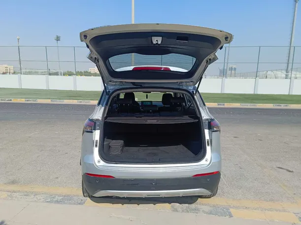 Car image 25