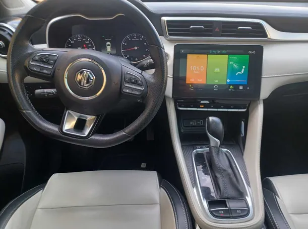 Car image 16