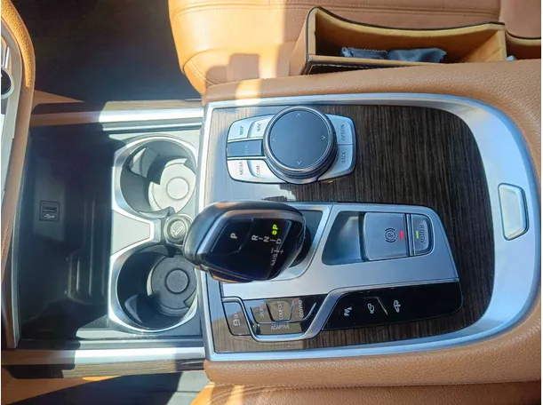 Car image 25