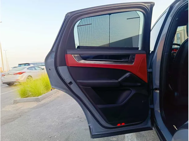 Car image 20