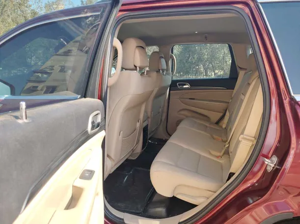 Car image 15