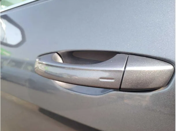 Car image 33