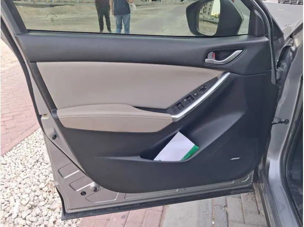 Car image 10