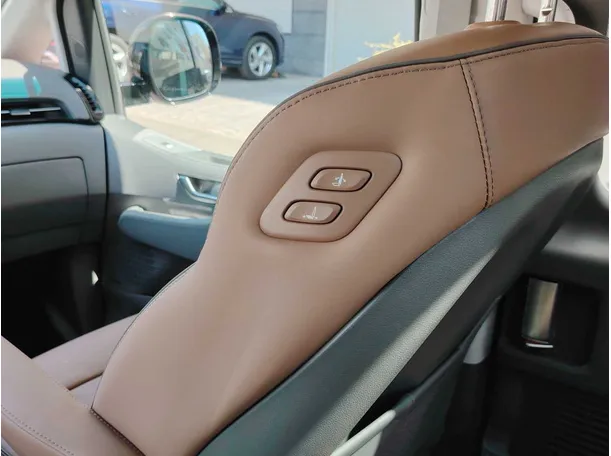 Car image 29