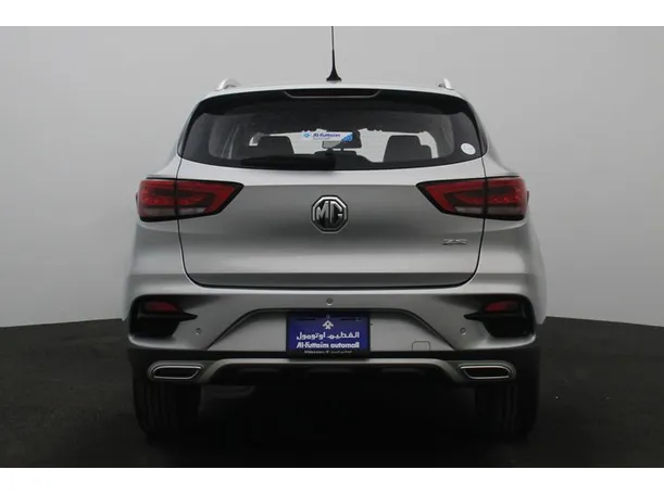 Car image 12