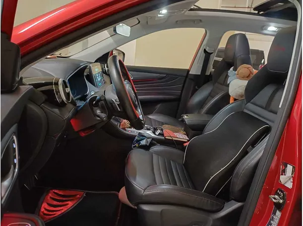 Car image 12