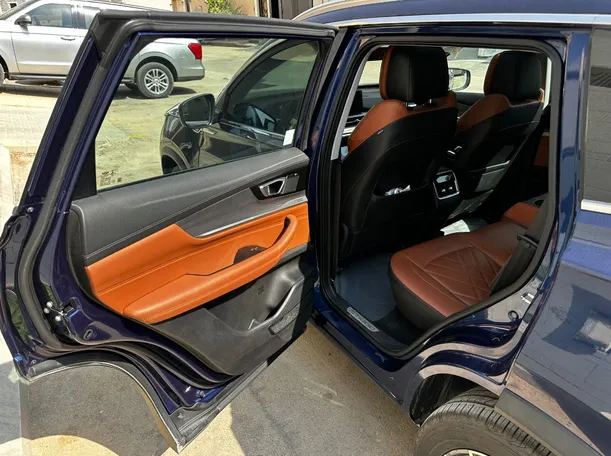 Car image 13
