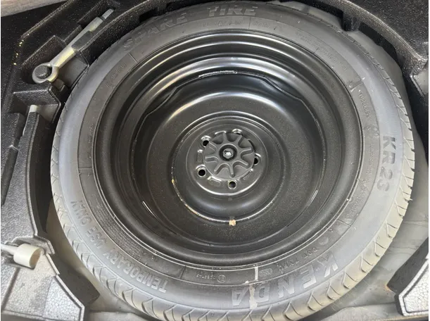Car image 18