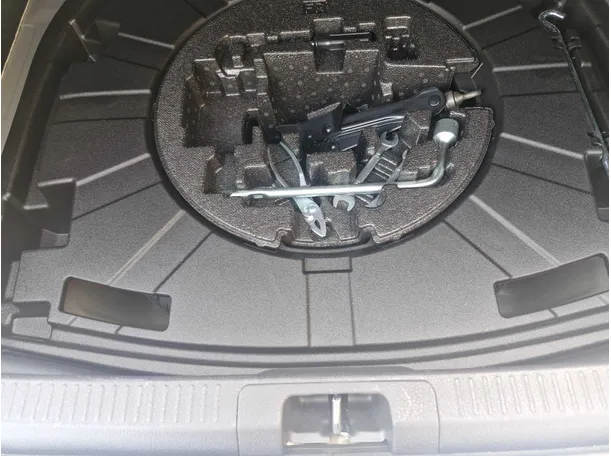 Car image 24