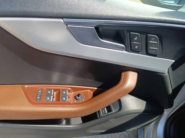 Car image 33