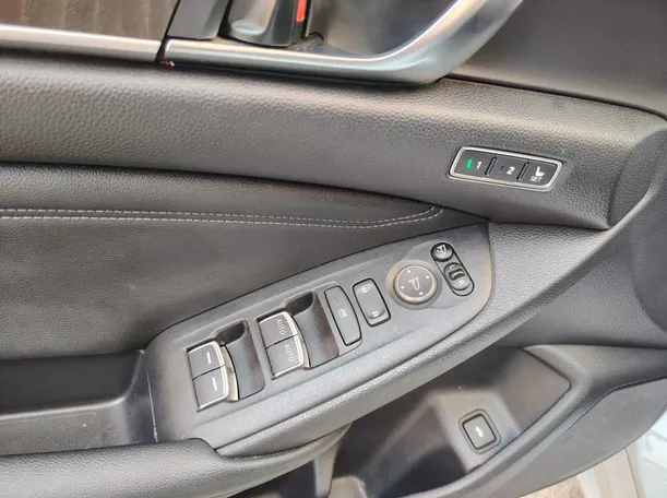 Car image 40