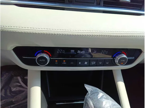 Car image 24