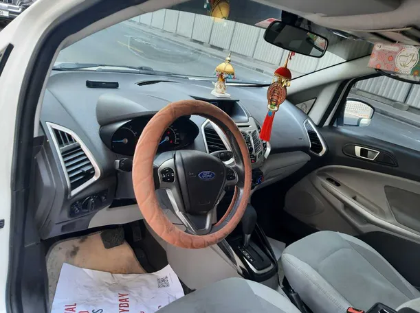 Car image 11