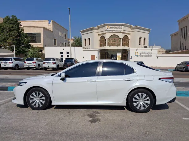 Car image 4