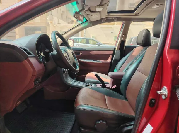 Car image 14