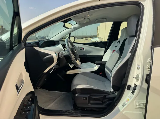 Car image 11