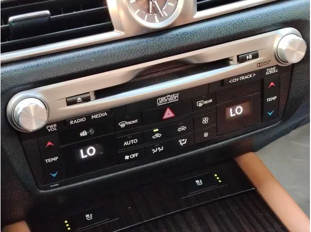 Car image 30
