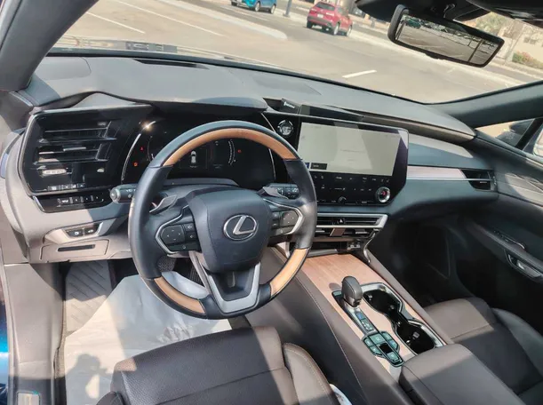 Car image 11