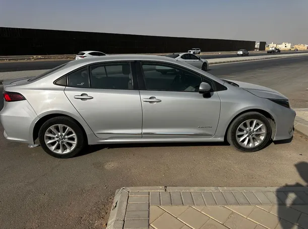 Car image 4