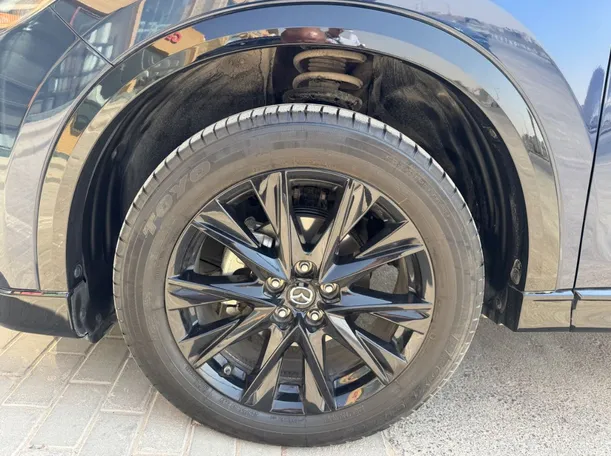 Car image 9