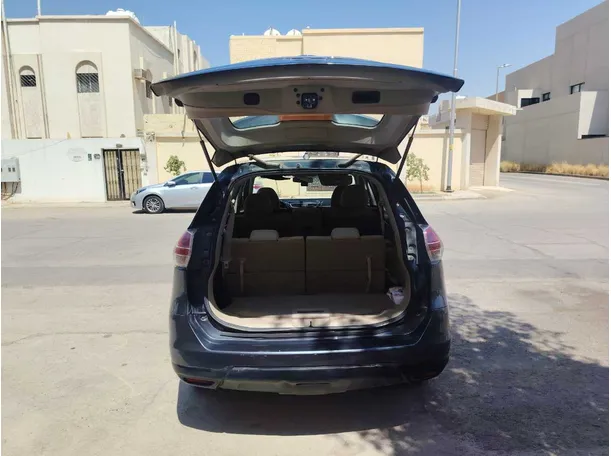 Car image 25