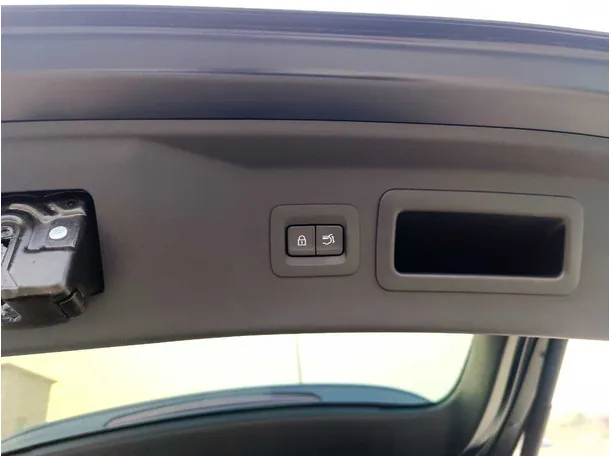 Car image 35