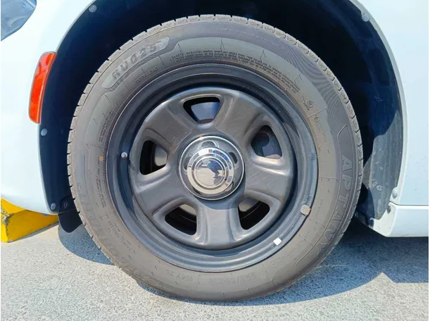 Car image 10