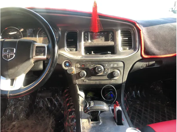 Car image 17