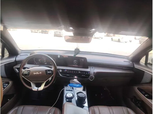 Car image 15