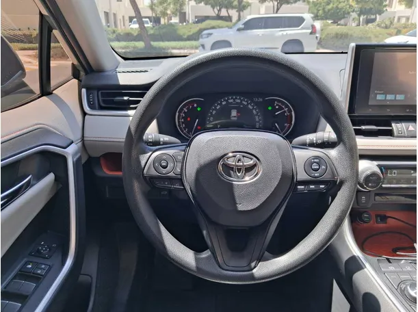 Car image 19