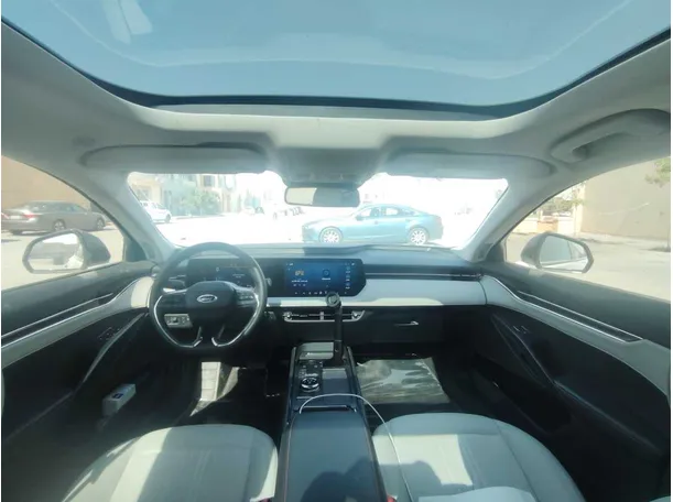 Car image 18