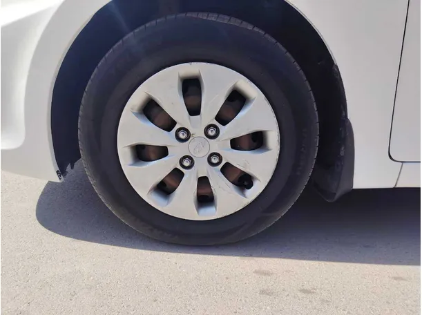 Car image 10