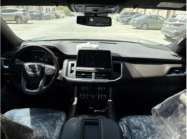 Car image 18