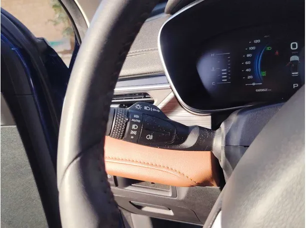 Car image 28