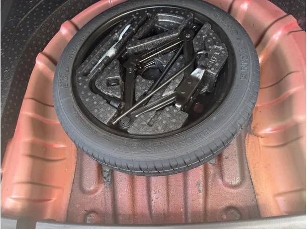 Car image 20