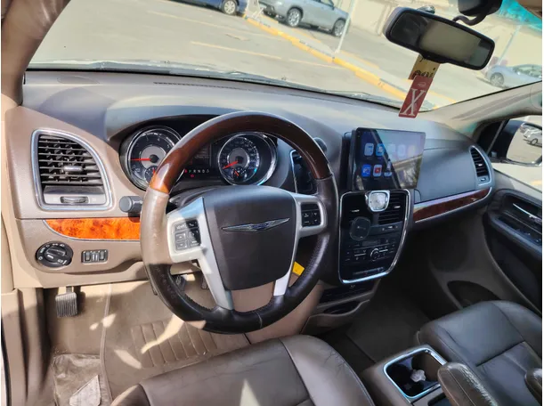 Car image 13