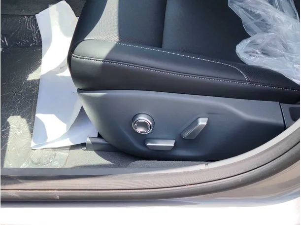 Car image 27