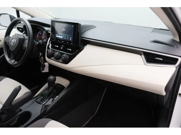 Car image 10